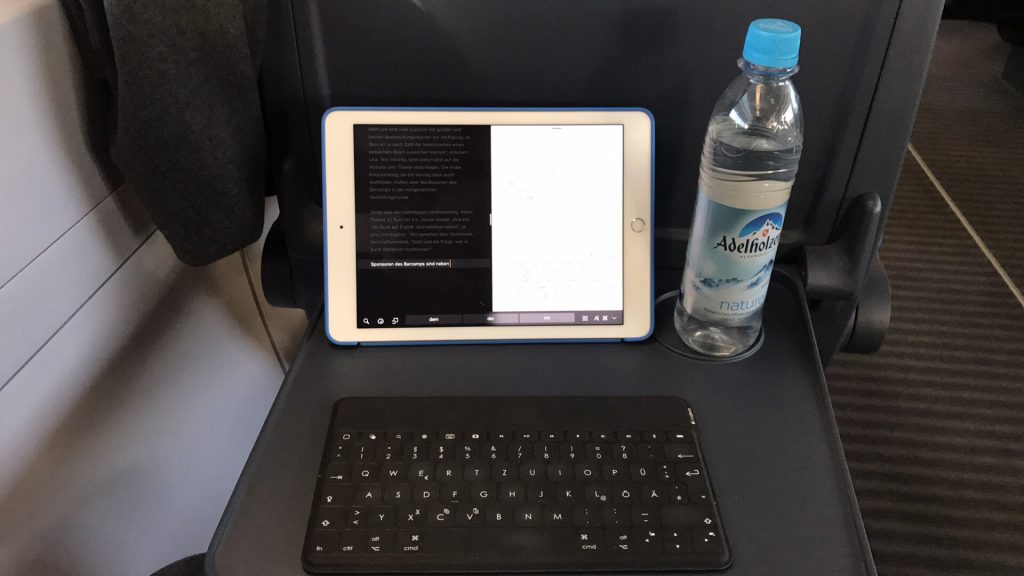 Zum Schreiben von Beiträgen ist das iPad mit Tastatur ideal (Foto: Sebastian Brinkmann)